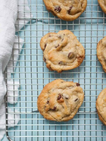 These Chocolate Chip Pudding Cookies have a special ingredient that makes these the BEST chocolate chip cookies ever! Adding vanilla pudding mix to the batter for these cookies gives these cookies a chewy center and crisp edges.?