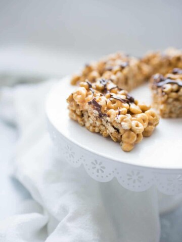 No bake banana peanut butter cereal bar on a cake stand.