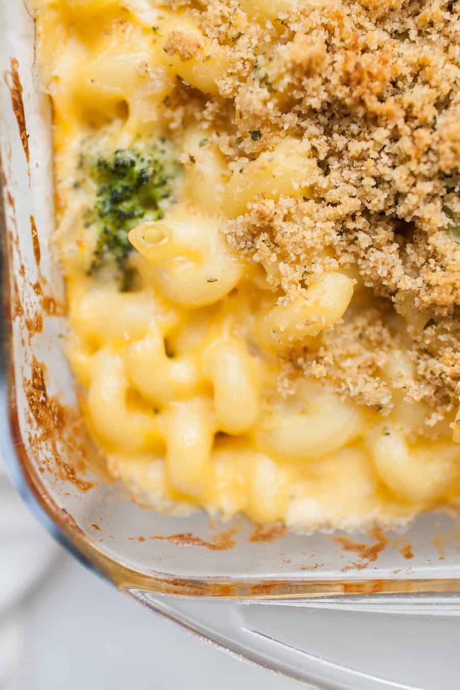 Homemade baked macaroni and cheese is a recipe every one should know how to make! If you enjoy eating mac and cheese, and who doesn't, this is a recipe you've got to try! It's perfect for weeknight dinners, bringing to a friend, or serving to the whole family! This homemade broccoli macaroni and cheese is made with corkscrew pasta, homemade cheese sauce, broccoli and finished with a bread crumb topping.?