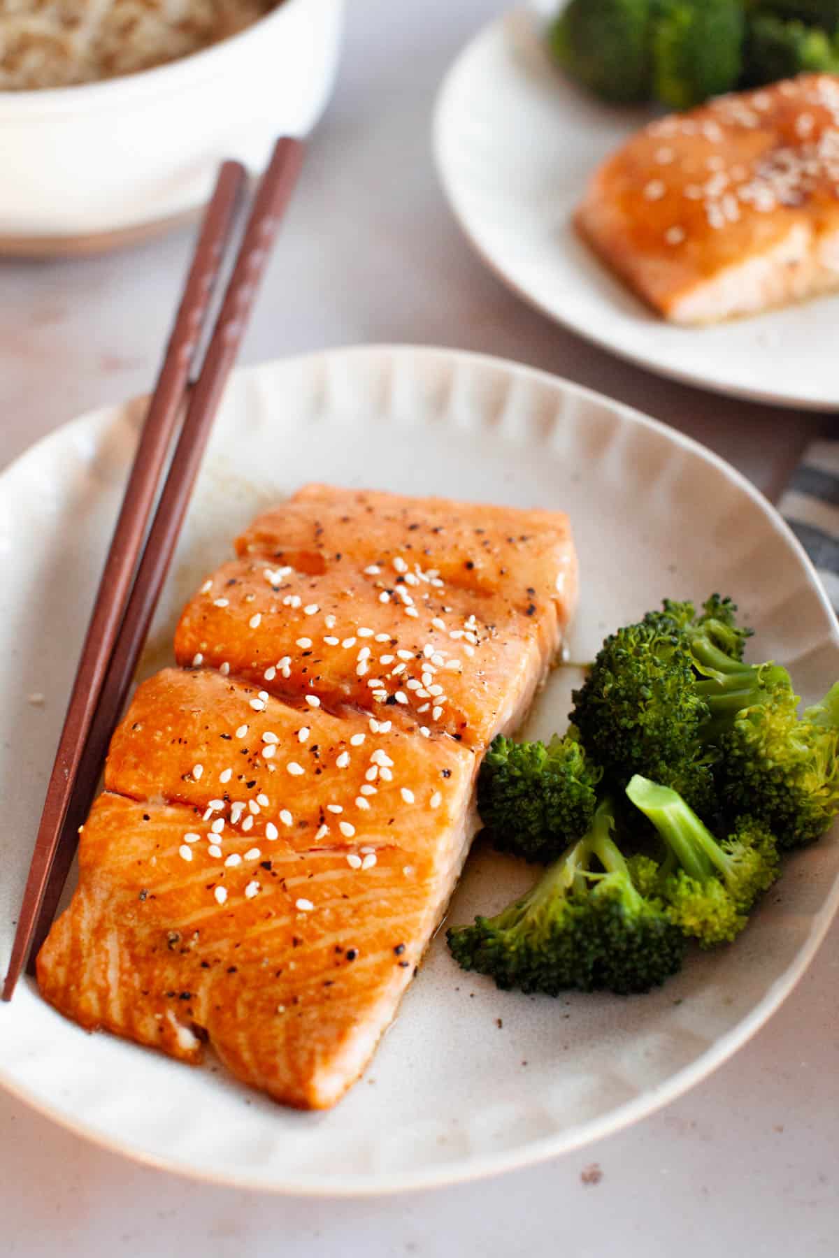 Teriyaki-glazed salmon with broccoli on a plate.